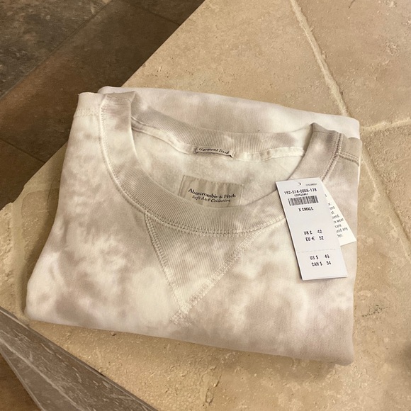 Abercrombie & Fitch Soft A & F Sweatshirt - Picture 2 of 3